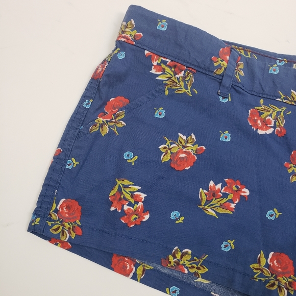 2/$20 Hollister Floral Print Shorts - Picture 5 of 12